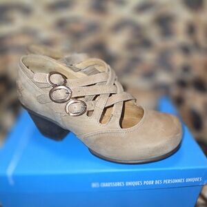 John Fluevog Tan Heeled Shoes with Straps